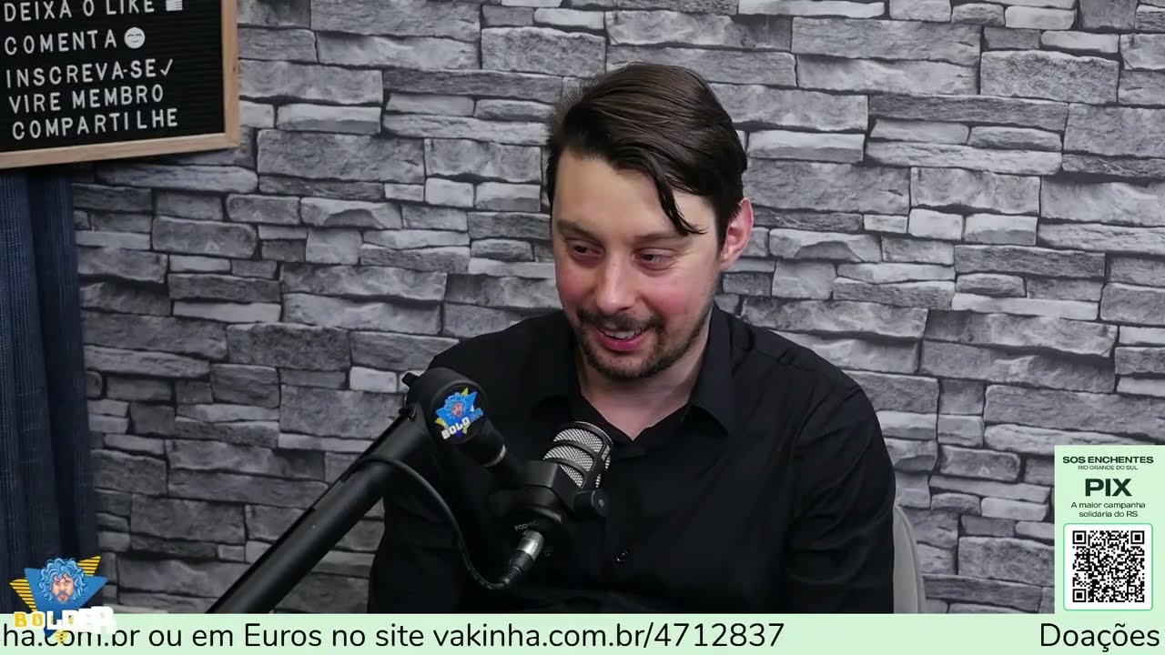 Gustavo Andrade conversando sobre intercâmbio na Irlanda como pessoa com deficiência visual