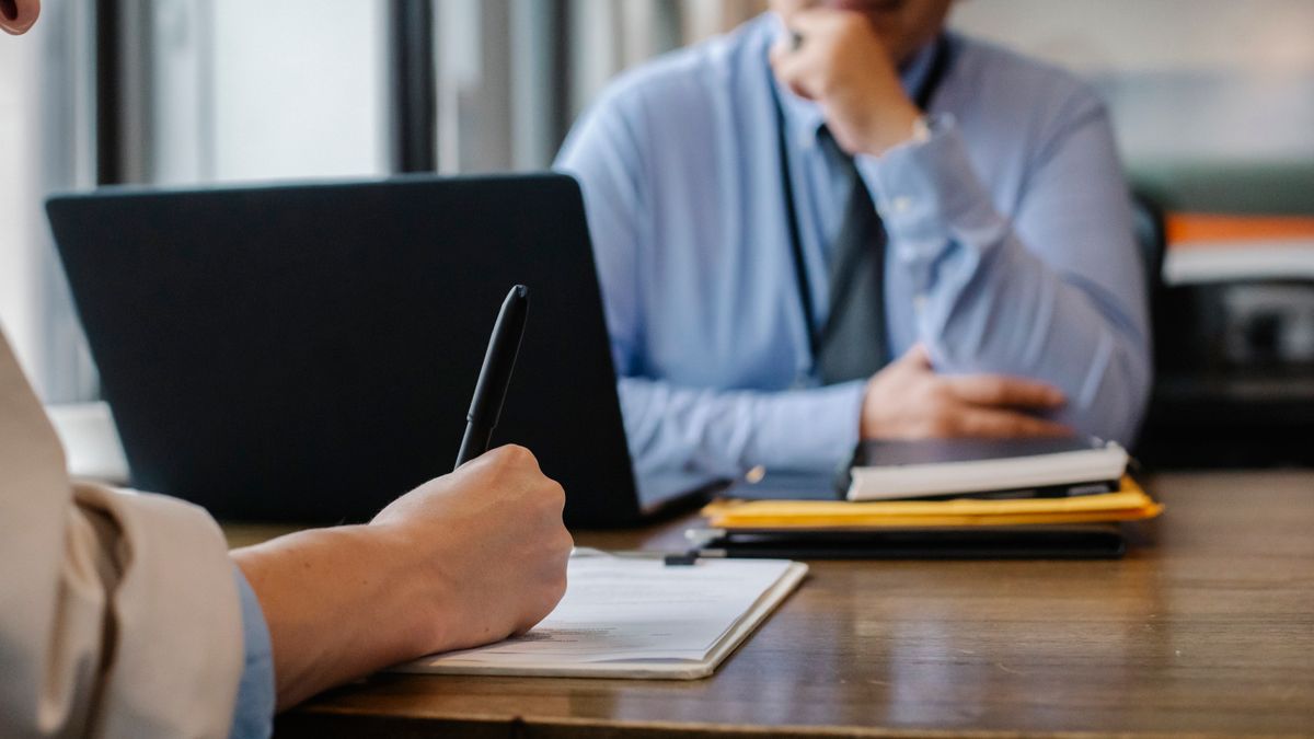 Desemprego na Irlanda sobe para 5,1% em julho, enquanto taxa entre jovens alcança 12,3%