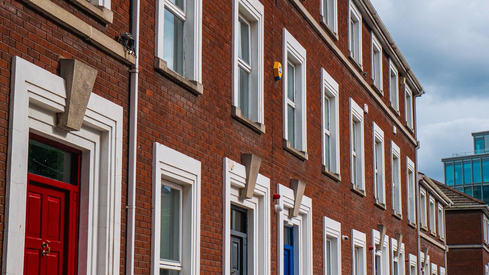 Novos aluguéis sobem 9,1% na Irlanda e chegam a média de €1.839 por mês em 2026