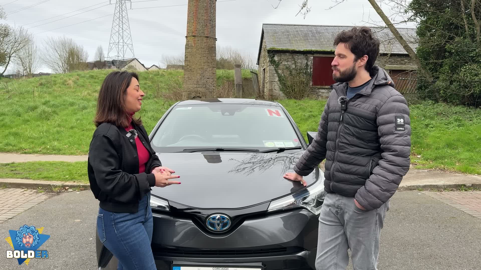 Bolder conversa com brasileiros sobre carros na Irlanda