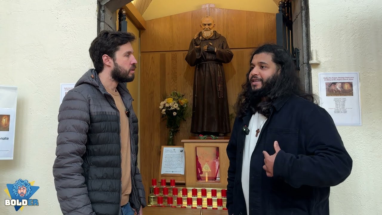 Bolder conversa com religioso da comunidade católica brasileira em Dublin