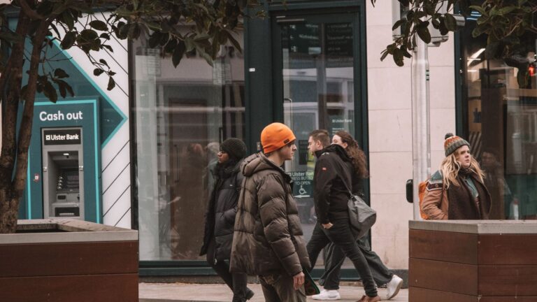 Economia da Irlanda cresce no semestre, mas inflação de 3,8% e recuo trimestral acendem alerta