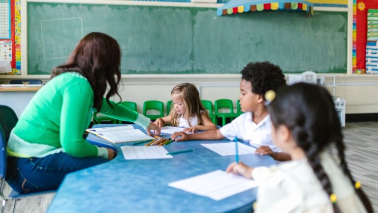Governo prepara redução de pelo menos €1 mil por ano nos custos de creche na Irlanda
