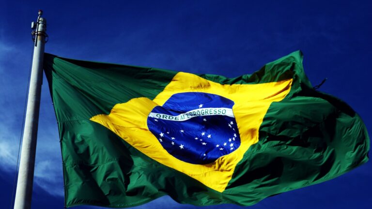Lula vence Flávio Bolsonaro na Irlanda por 7.194 a 1.776 e recebe 80,2% dos votos válidos no segundo turno