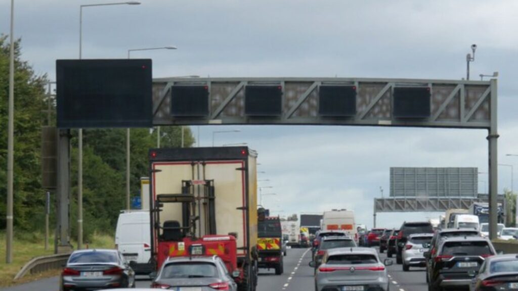 Todos os pedágios nacionais da Irlanda subirão em 2027; M50 terá alta de até €0,20 e Dublin Tunnel ficará €1 mais caro no pico